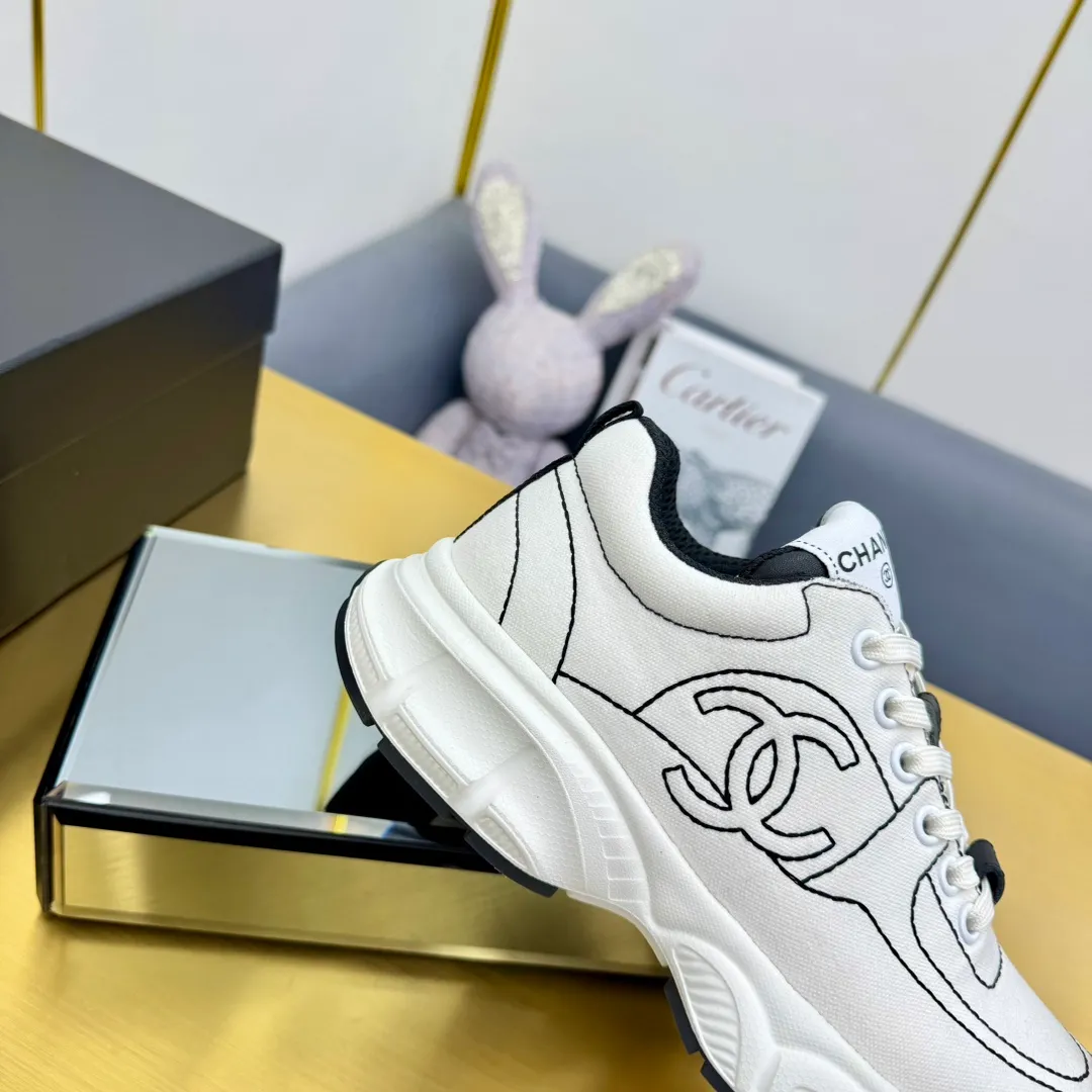 👟👟Ex-factory price 620👟👟 Upgraded version, upgraded version, upgraded version! No rebuttal accepted! ! ! ! Chanel Chanel dad shoes, couples' model for men and women - 2025 top casual sports shoes in the counter. This classic design; the upper is electro-embroidered with various techniques; ❷The inner lining is made of: original Yangli + net ❸The outsole is based on: the original TPU combination outsole. The full set of boutique packaging for women 35–41
